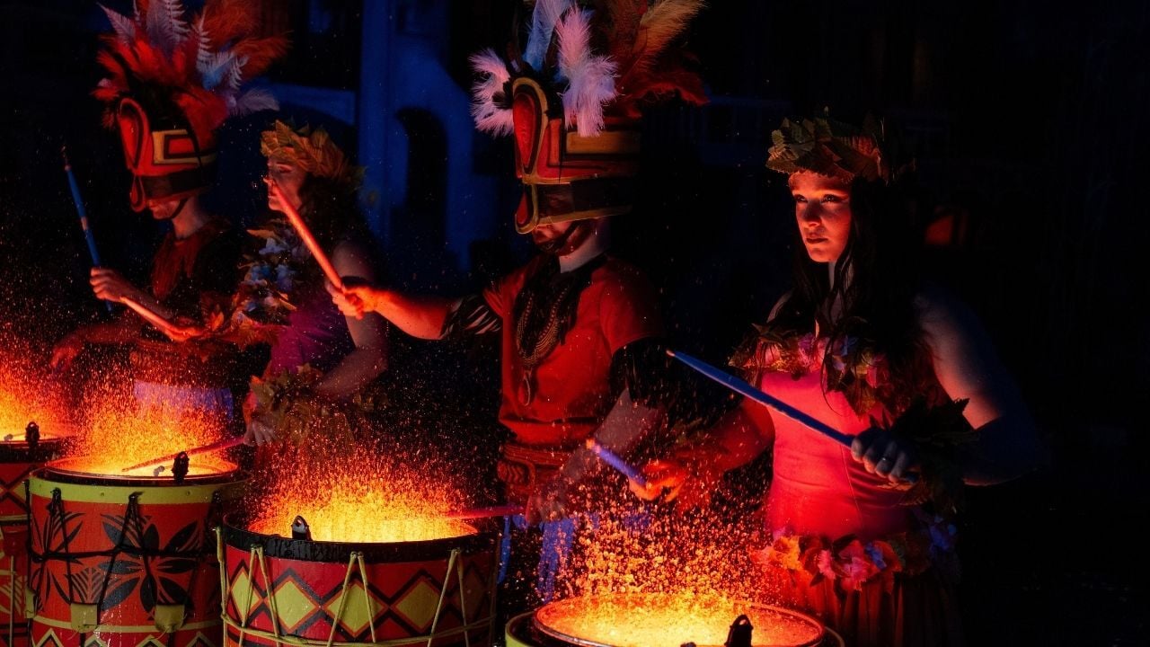 The powerful color drumming