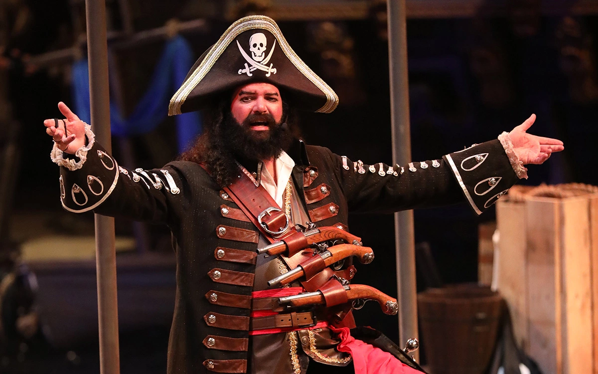 Pirates Voyage Opens in Pigeon Forge, TN - King Blackbeard